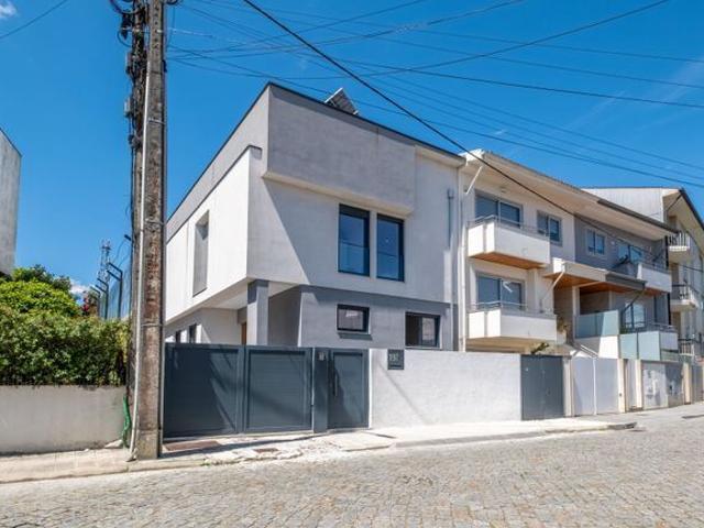 Moradia T4 à venda em Fânzeres