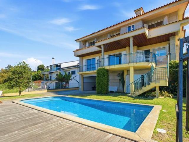 Moradia T4 à venda em Fânzeres