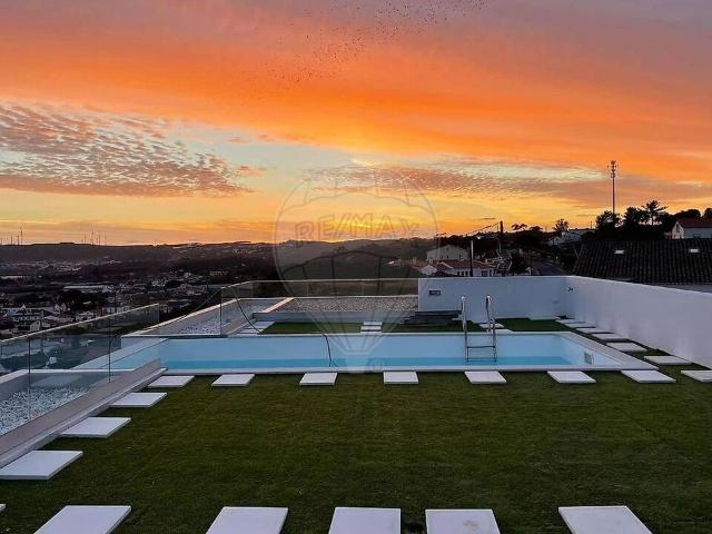 Moradia T4 à venda em Óbidos
