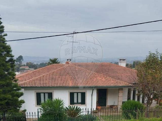 Moradia T4 à venda em Santo Tirso