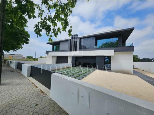 Moradia T4 à venda em Santa Joana, Aveiro