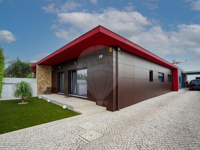 Moradia T4 à venda em Seixal