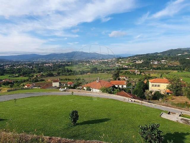 Moradia T4 à venda em Ponte de Lima