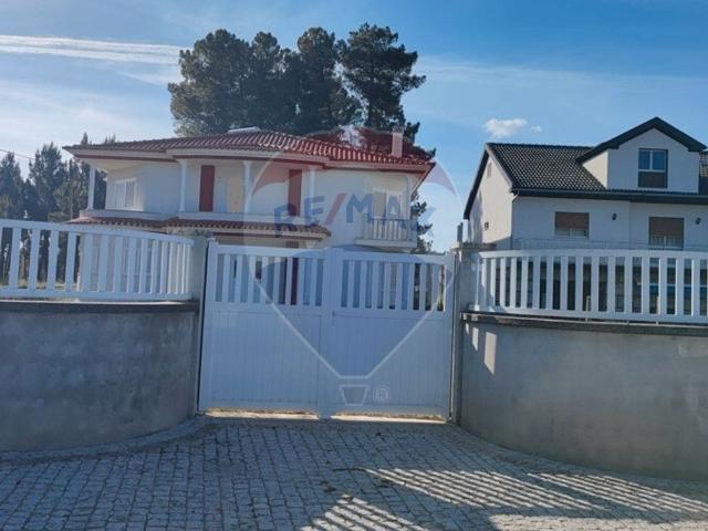 Moradia T4 à venda em Trancoso