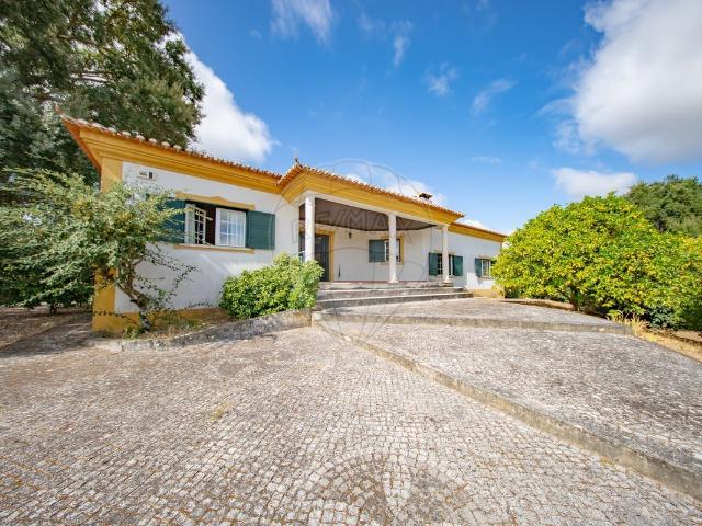 Moradia T4 à venda em Tomar
