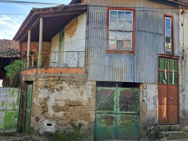 Moradia T4 à venda em Tondela