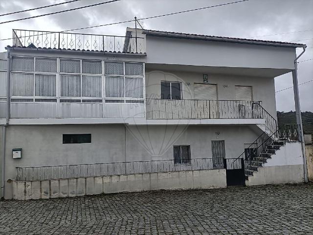 Moradia T3 à venda em Tabuaço