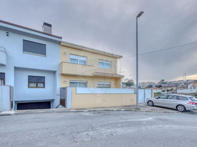 Moradia T4 à venda em Valongo