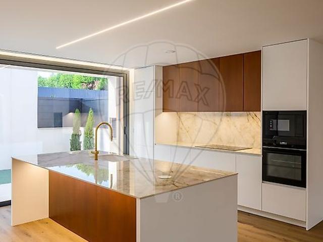 Moradia T4 à venda em Vila Verde