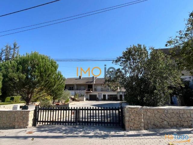 Moradia T4 + arrumos em Boleiros Fátima | 26064038857