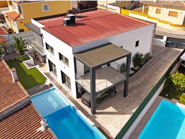 Moradia T4 C/ 2 Suites e Cave Azeitão
