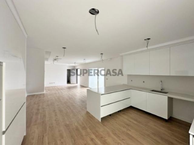 Moradia T4 C/ 2 Suites Fernão Ferro