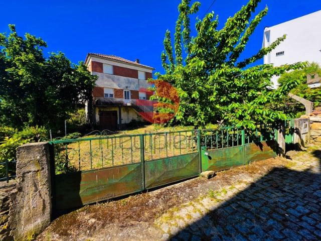 MORADIA T4 C/ GARAGEM