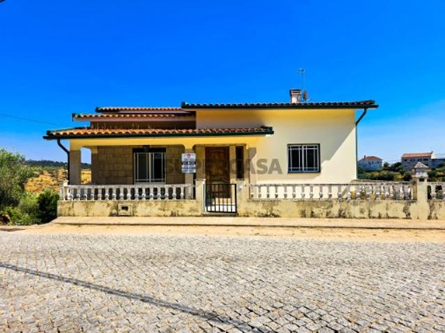 MORADIA T4 C/ GARAGEM