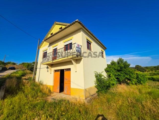 MORADIA T4 C/ GARAGEM E TERRENO