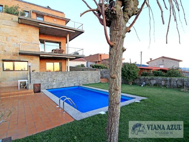 Moradia T4 c/ piscina + T2 anexo Carreço Viana Castelo