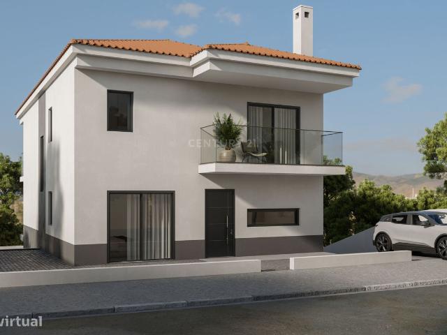 Moradia T4 c/ piscina Em construo