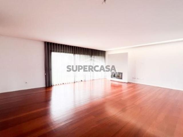 Moradia T4 c/ Terraço e Jardim em Gulpilhares