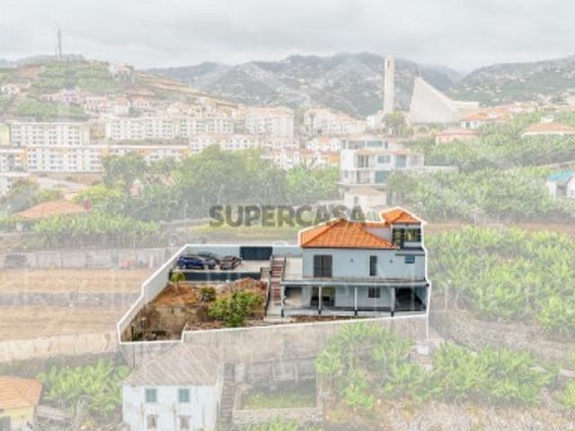 Moradia T4 Câmara de Lobos Madeira