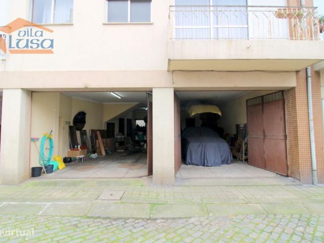 Moradia T4 Carvalhido, 2 garagens e pequeno quintal