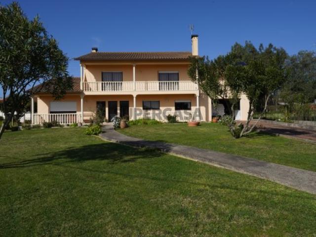 Moradia T4 com 2300m2 de terreno