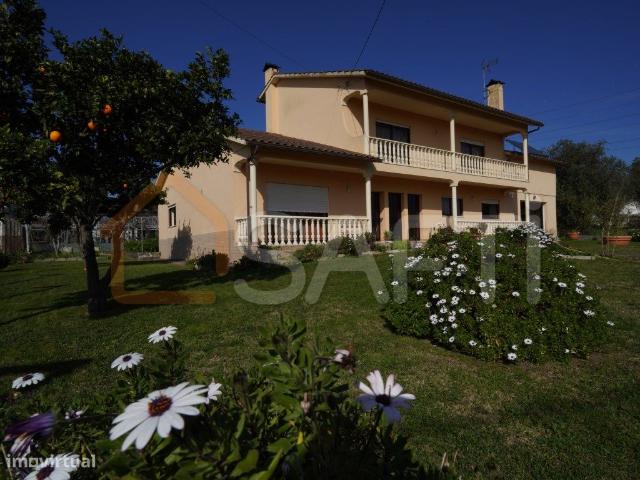 Moradia T4 com 2300m2 de terreno