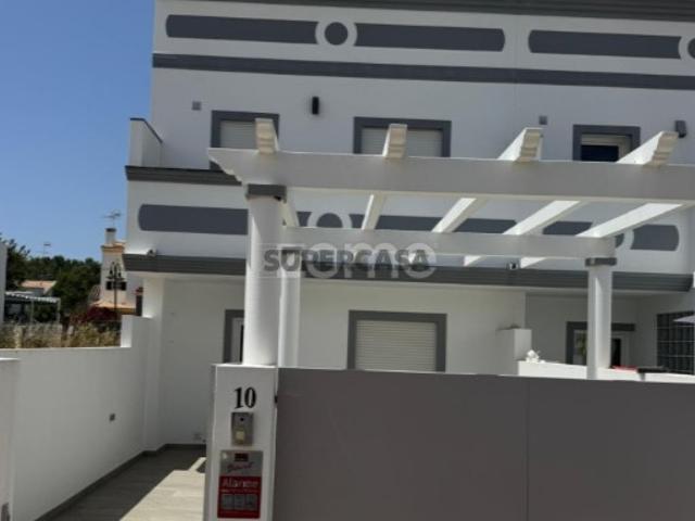Moradia T4 com 2 Suites