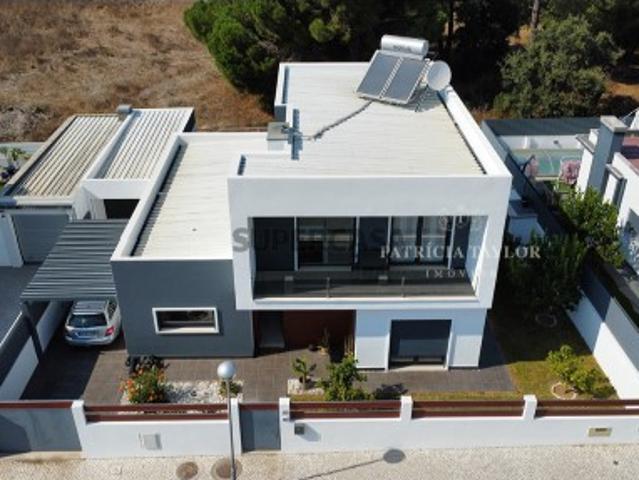 Moradia T4 Com Piscina e Garagem Vila Nogueira de Azeitão