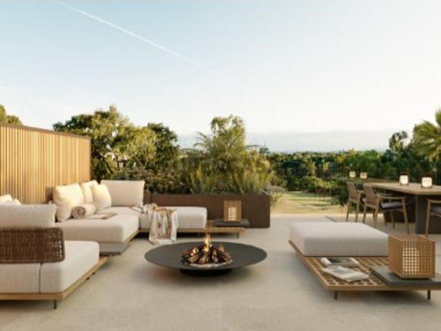Moradia T4 com terraço, piscina e vista do Golf do Estoril