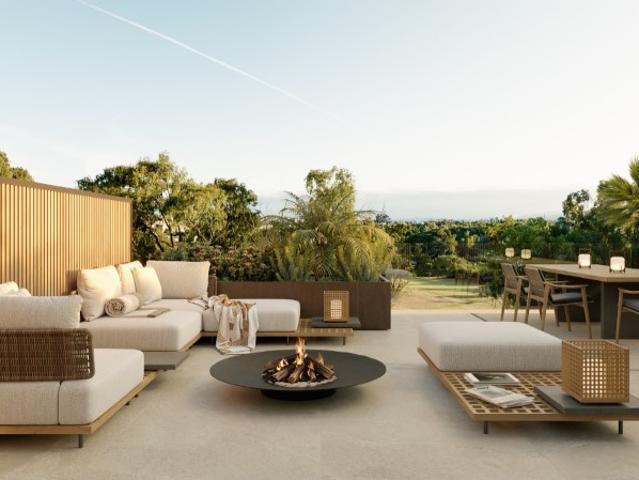 Moradia T4 com terraço, piscina e vista do Golf do Estoril