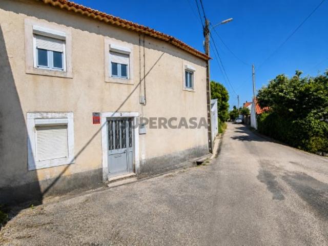 Moradia T4 com terreno a 10 minutos de Tomar