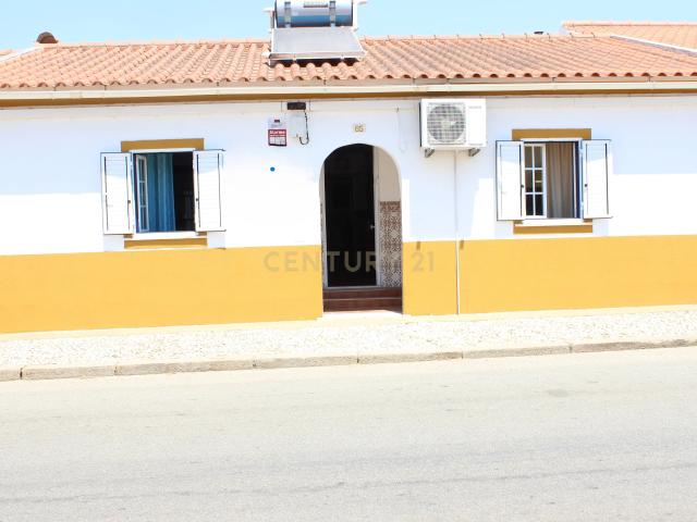 Moradia T4 com terreno de 1.050m2 em Cano Sousel