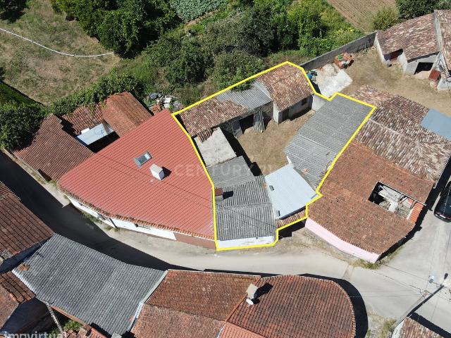 Moradia T4 com terreno e ptio Vale Marelo, Semide