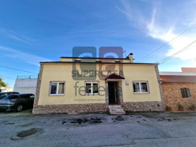 Moradia T4 com terreno em Aramanha, Santarém