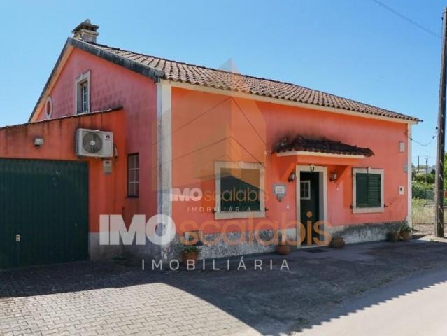 Moradia T4 com terreno rústico em Alforzemel – Almoster, Santarém