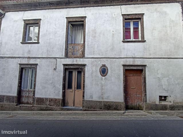Moradia T4 com Traos Centenrios em Ribeira das Tainhas, Vila Franca