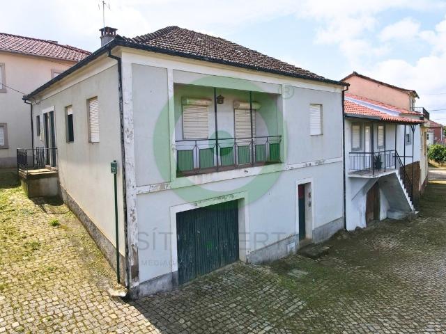 Moradia T4 com Três Frentes no Brinço — Oportunidade de Investimento por apenas 45.000€