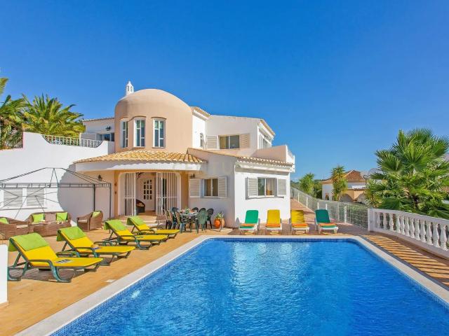 Moradia T4 com Vista Mar e Jardim em Albufeira, Faro