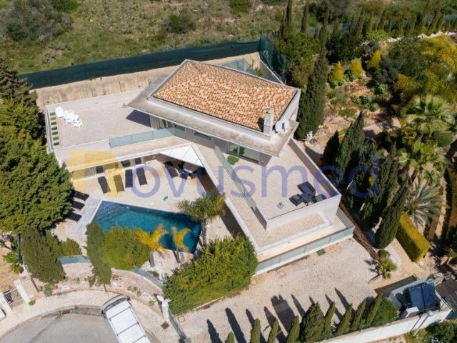 Moradia T4 com Vista Mar em Zona Residencial 377m² Albufeira e Olhos de Água