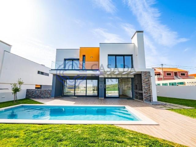 Moradia T4 com vista mar, piscina privada, 3 suítes e construção 2025. A 1h de Lisboa