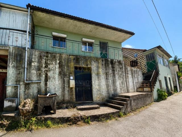 Moradia T4 com Vista Panorâmica junto à Barragem do Ermal | Excelente Oportunidade de Reabilitação