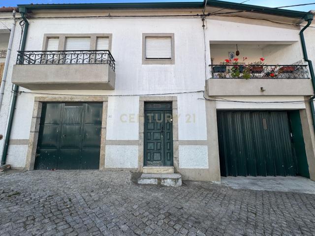 Moradia T4 com adega no Douro Vinhateiro, em Castanheiro do Sul, São João da Pesqueira, Viseu