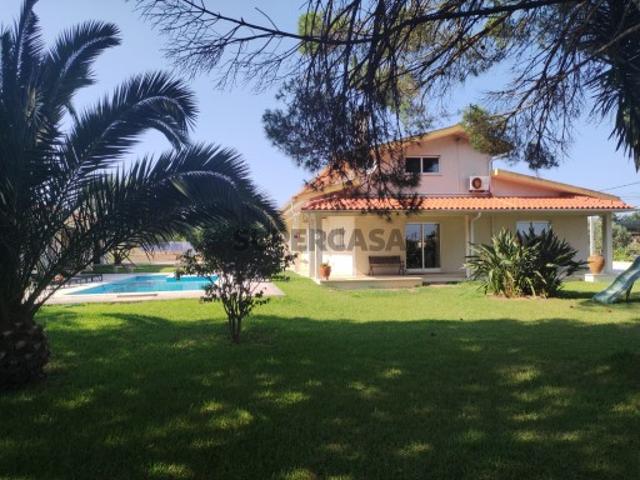 Moradia T4 com Anexo, Piscina e Jardim!