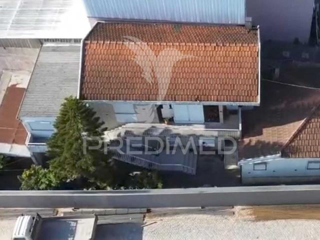 Moradia T4 com Anexo + Segunda Moradia Térrea | Fânzeres – Oportunidade para 2 Famílias!