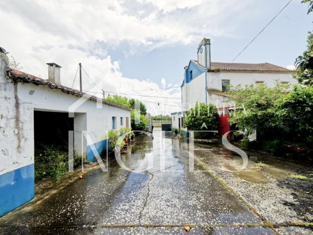 Moradia T4 com anexos Santarém