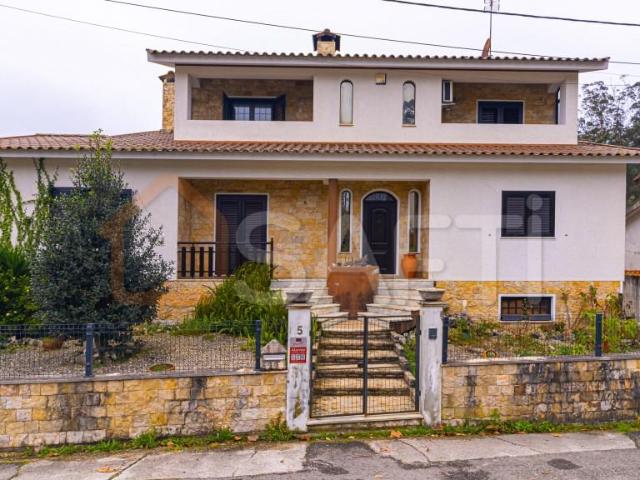 Moradia T4 com Apartamento T1 Independente Casainho de Cim. 0m² Recardães e Espinhel