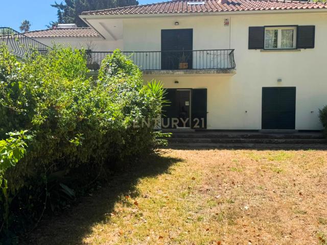 Duas Moradias T6 em Carcavelos, Cascais Vista Cidade e Perto da Praia