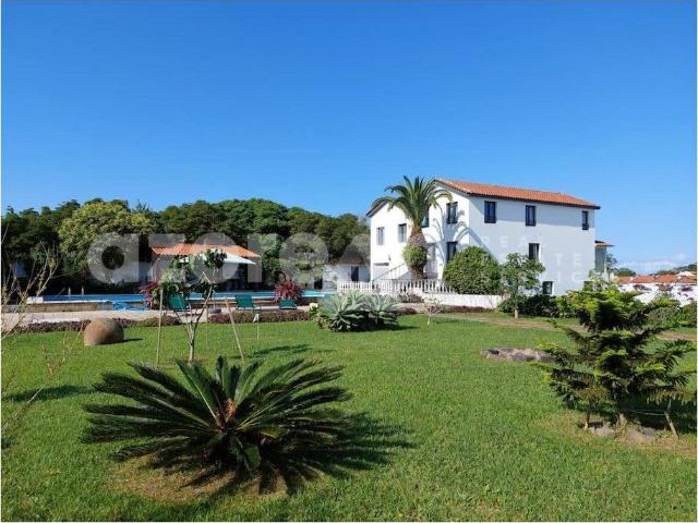 Moradia T4 com estufas e piscina