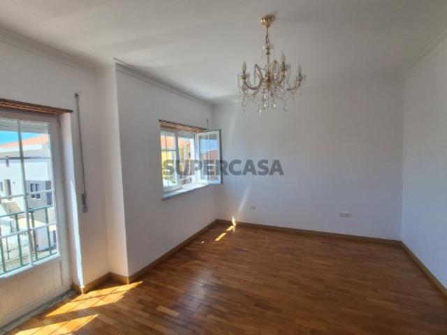 Moradia T4 com garagem na Praia da Areia Branca,Lourinhã