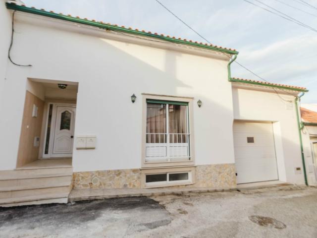Moradia T4 com Garagem, Abrunheira, Montemor O Velho